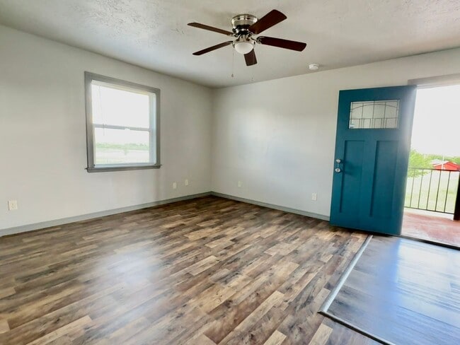 Photo - 505 Oak Ave - Ln