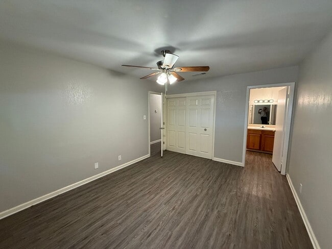 Photo - 7236 Montgomery Dr