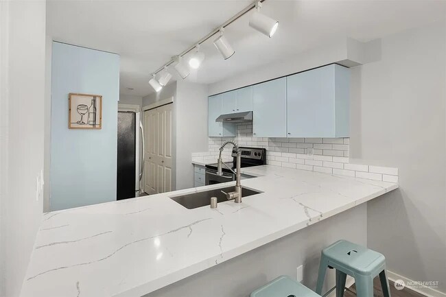 Kitchen - 11303 NE 128th St Unit B104