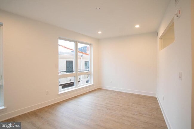 Photo - 1325 N Lee St Unit 305