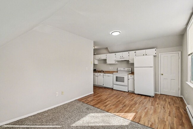 Building Photo - 533 14th Ave Unit 7