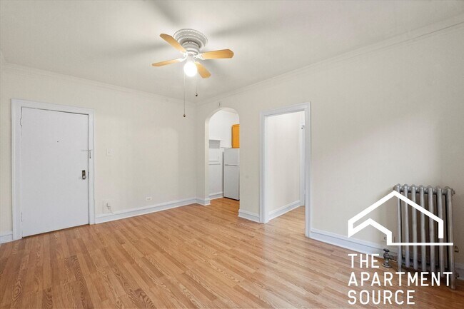 Building Photo - 2530 N Sawyer Ave Unit 207 Rental
