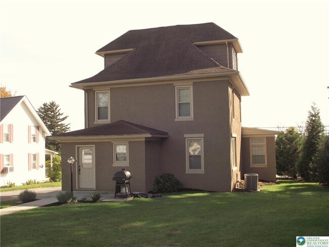 Photo - 8115 Main St