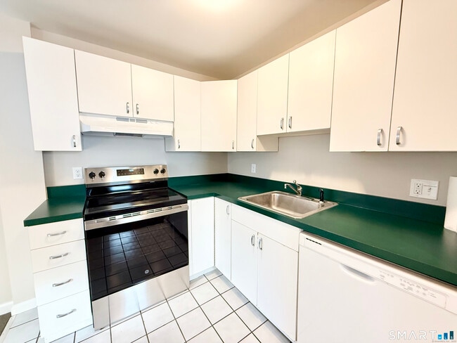 Photo - 139 Bradley St