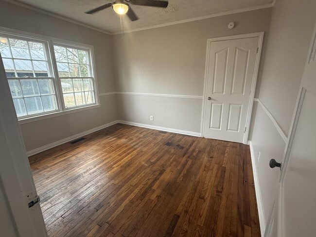 Photo - 605 Shannon Cir NE