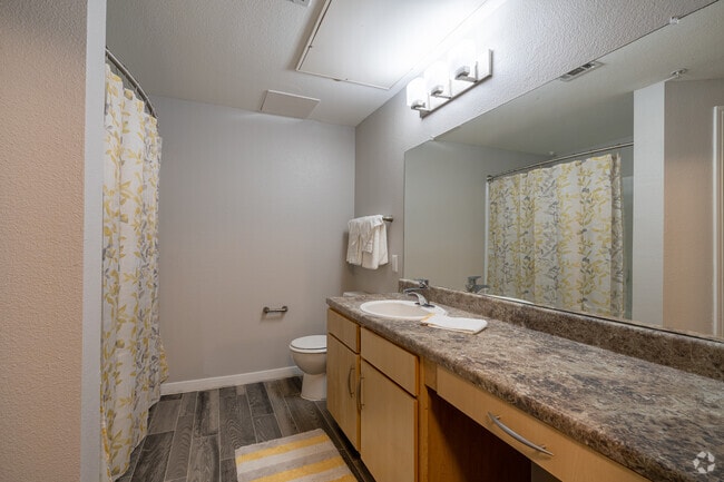 2BR, 2BA - 1213SF Guest Bathroom