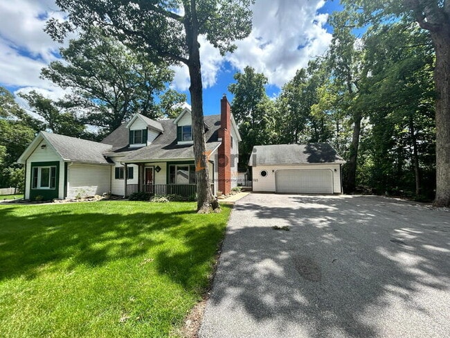 Building Photo - 5107 White Oak Terrace