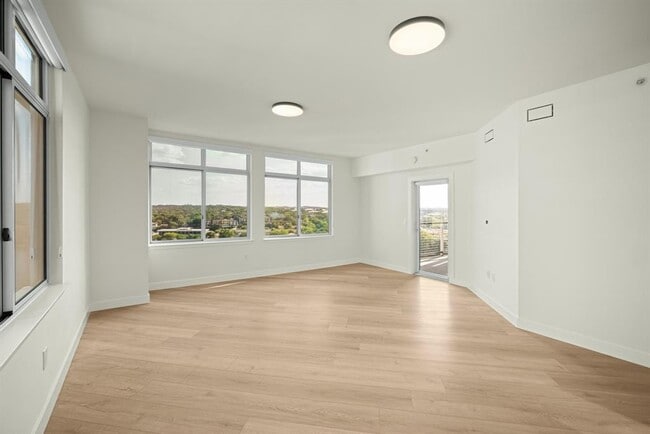 Photo - 54 Rainey St Unit 1201