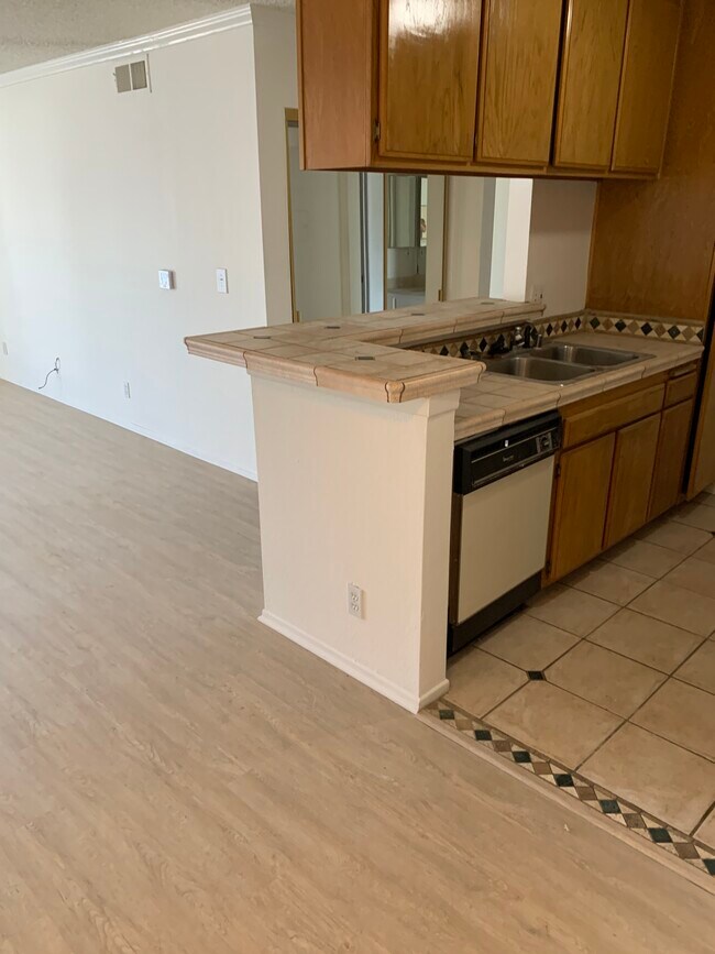 Kitchen - Hayworth Apartments