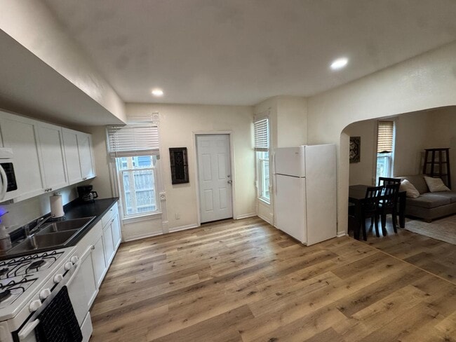 Photo - 622 E Locust St