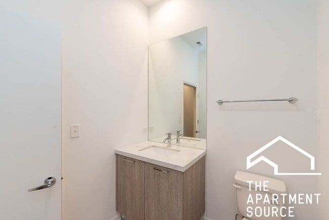 Photo - South Loop 3 bed 2 bath -- Updated Kitchen, LARGEST Floorplan in the building Unit 401