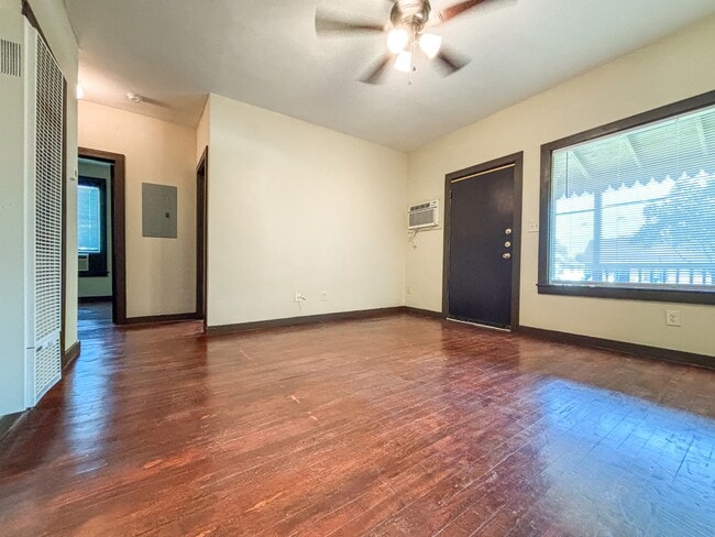 Photo - 124 S Krueger Ave