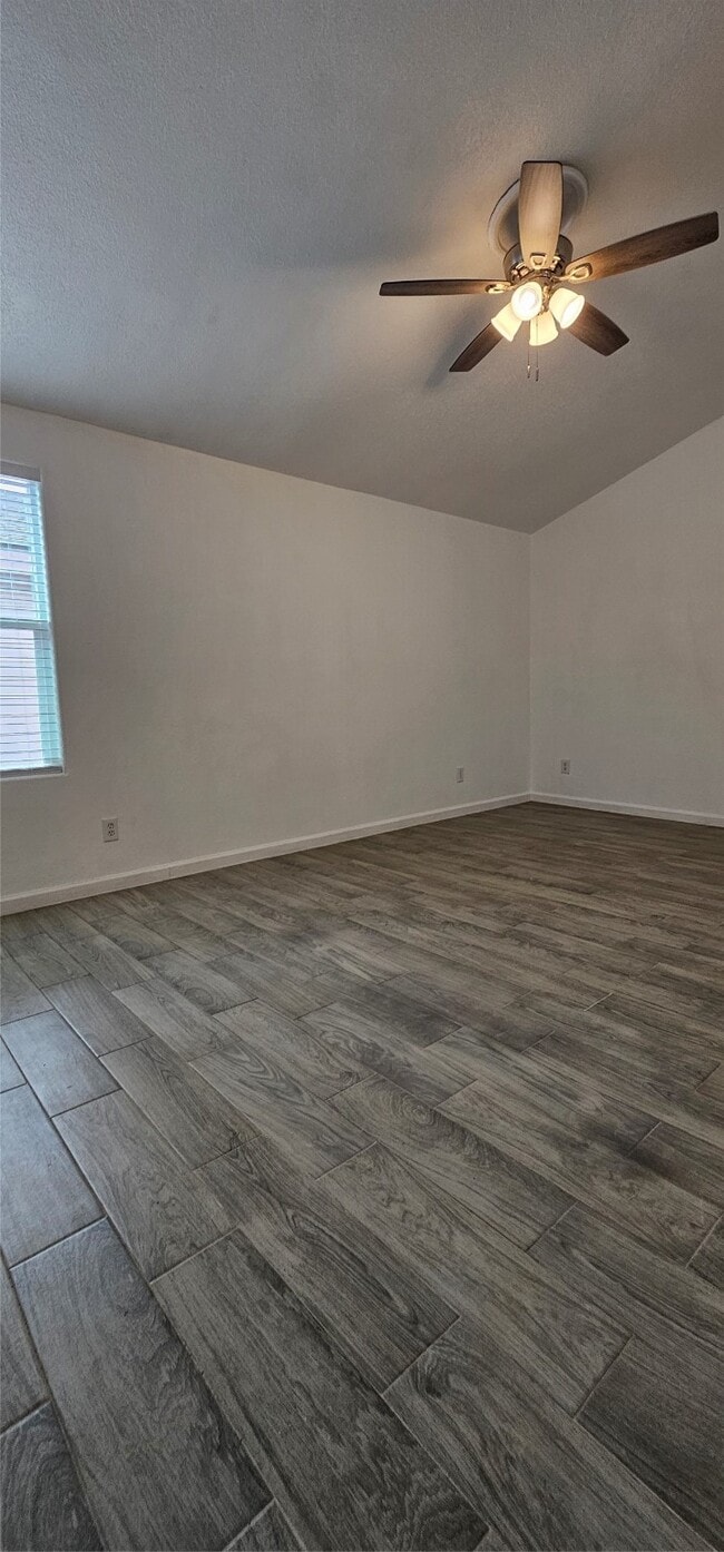 Photo - 811 Knights Bridge Ln