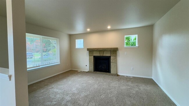 Photo - 3 Bedroom, 2.5 Bathroom house!!