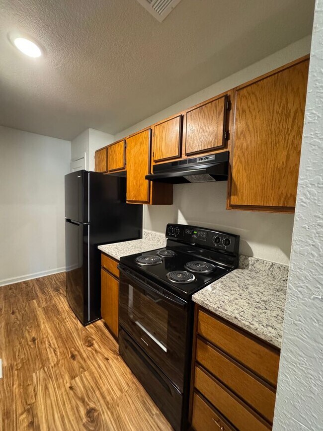 Photo - 2 BED / 1 Bath Apartment in Truman.  READY NOW!