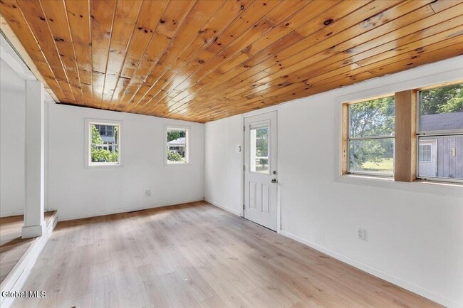 Photo - 7 Clearwater St