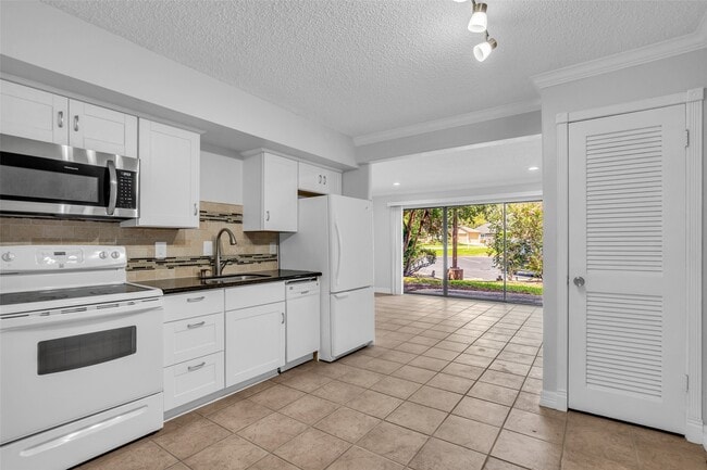 Photo - 12900 Walden Rd Unidad 703G