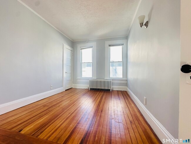 Photo - 133 Quaker Ln S Unit 2