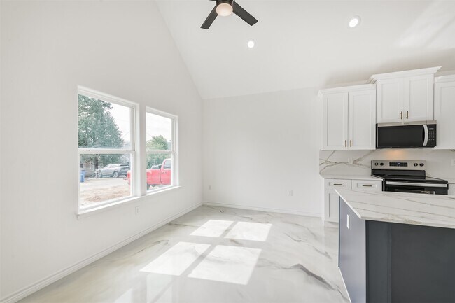 Photo - 16922 W Forrestal