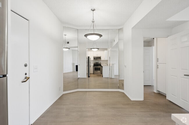 2BR, 2BA - 1200SF - Dining Room