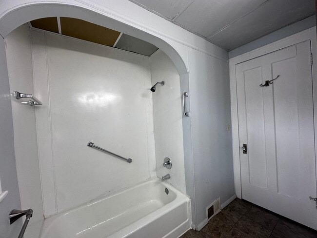 Photo - 205 Winter-E