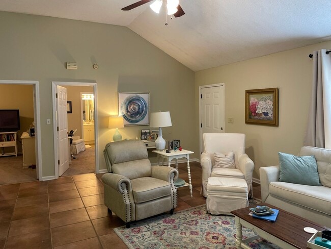 Photo - 2 BR 2 BA Fenced Yard