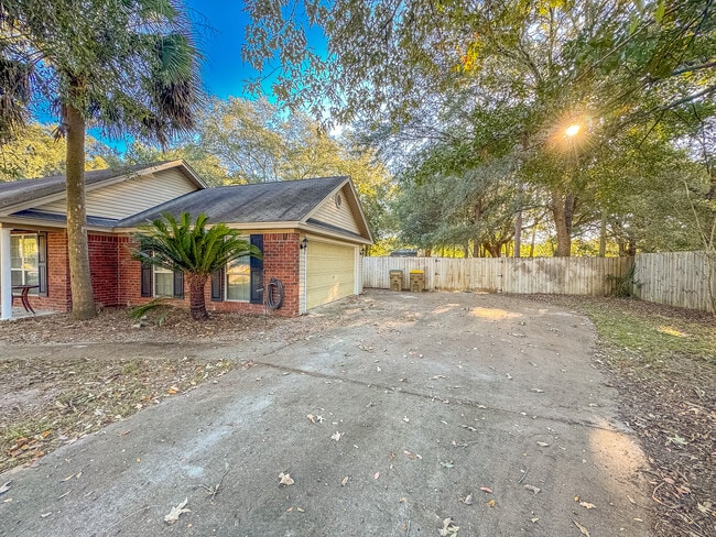 Photo - 235 Joshua Cir