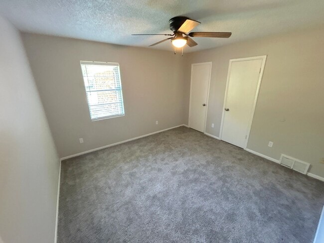 Photo - 2219 Goldbrier Ln