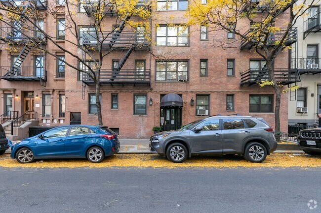 Photo - 208 E 70th St