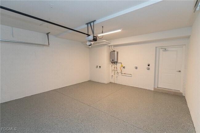 Building Photo - 16524 Kingwood Ln Unit 3111