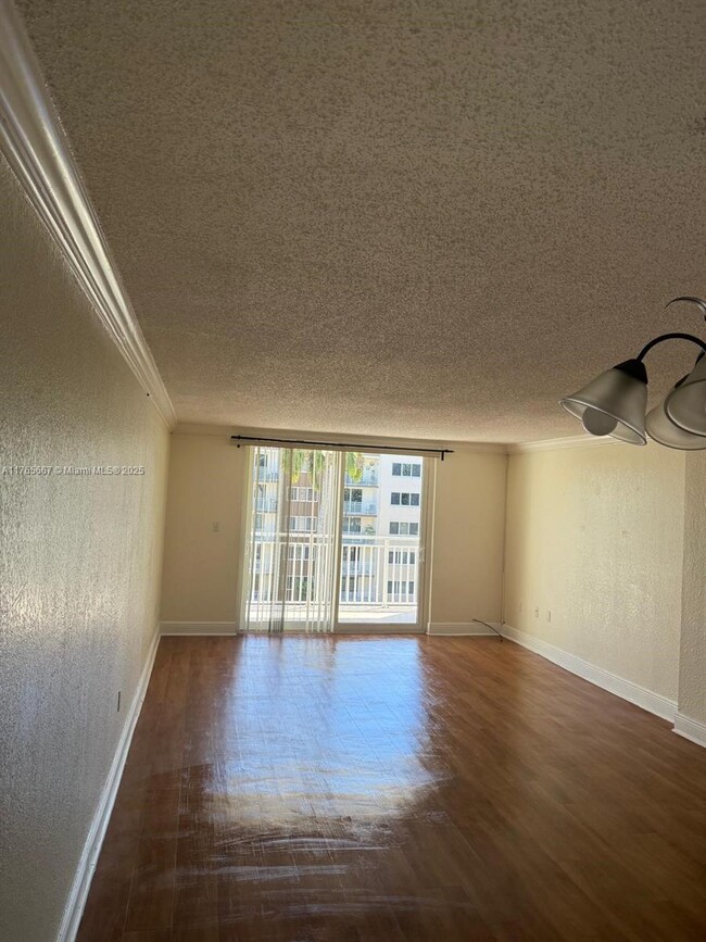 Photo - 6950 Miami Gardens Dr Unidad 2-407 Rental