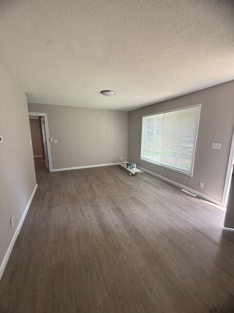 Photo - 1602 Kings Way