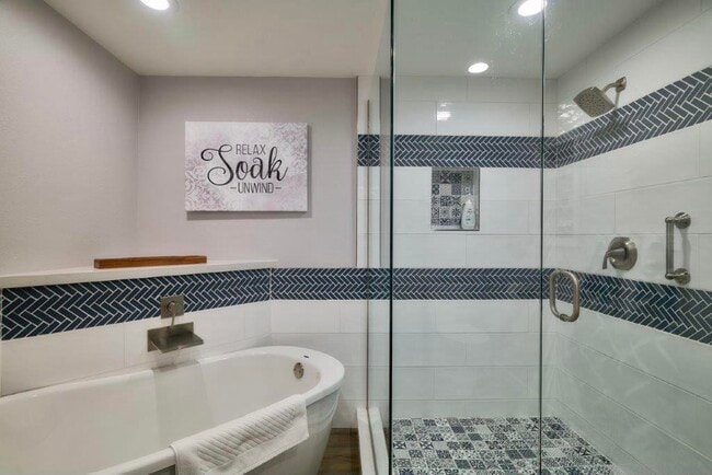 Photo - 25 Maximo Way