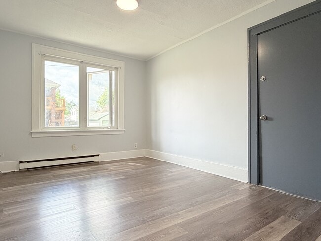 Building Photo - 1238 Richmond St Unit 2