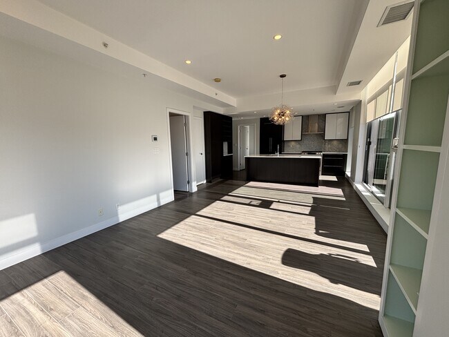 Photo - 930-516 16 Ave SW