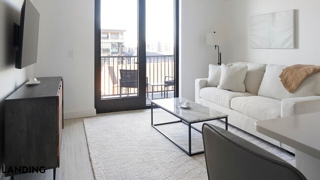 Building Photo - 1007 S Mint St