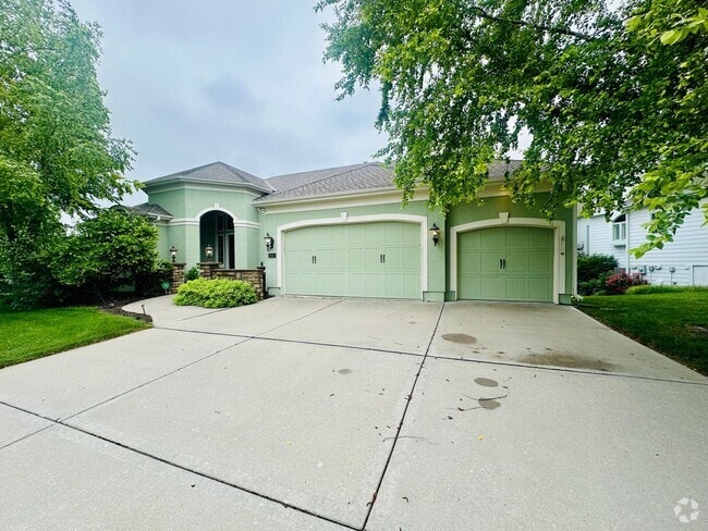 Building Photo - {9003} Wilshire Farms Reverse 1.5 Story Ho... Rental