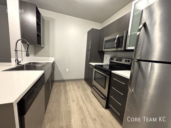 306 E 12th St Unit 202