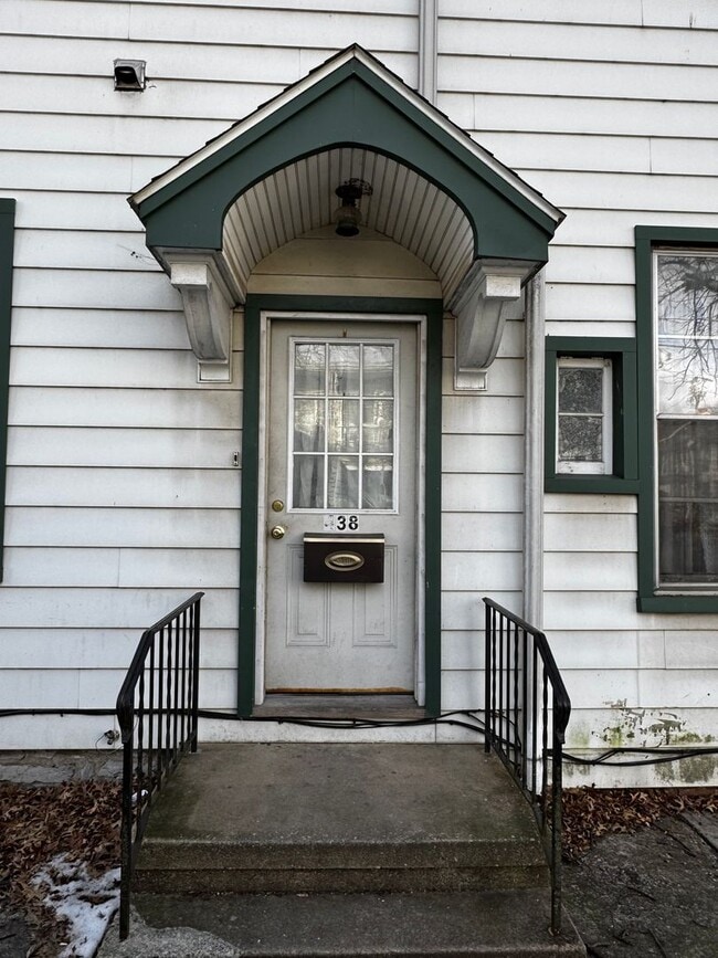 Building Photo - 05th St S 302-304 Unit Locust St 438