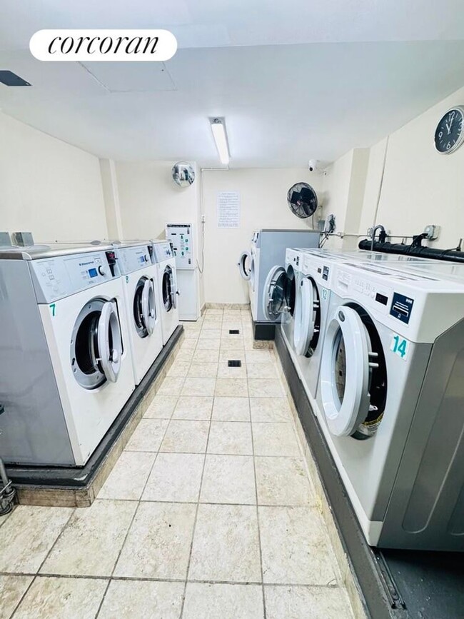 Photo - 2121 Shore Pkwy