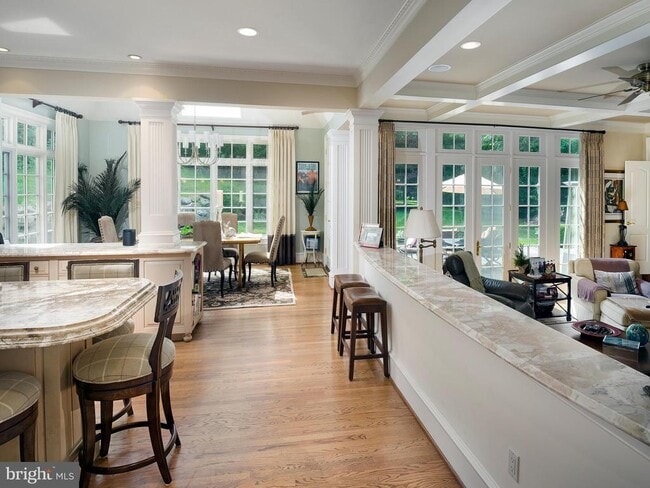 Photo - 805 Montparnasse Pl