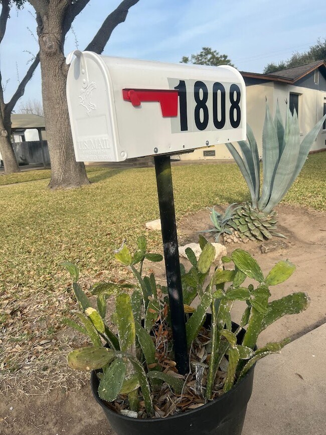 Photo - 1808 N Broadway St