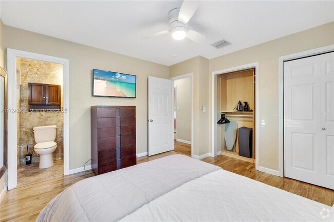 Building Photo - 1311 NE 26th Terrace Rental