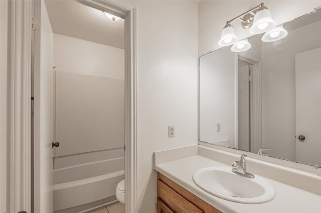 Building Photo - 2404 Sycamore Ave