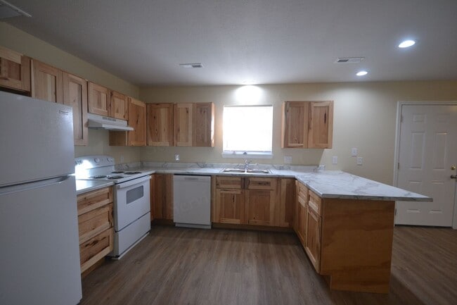 Photo - 3 Bed 1.5 Bath 4- Plex Unidad 510 N Poplar