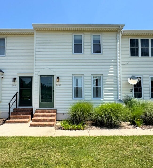 Building Photo - 7203 Bunting Rd