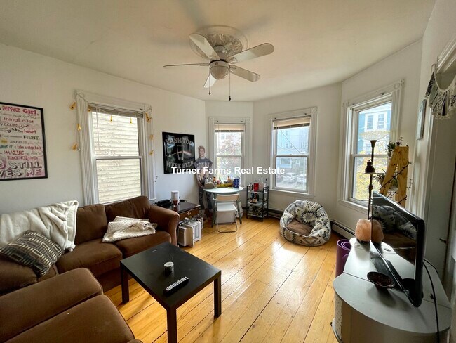 Building Photo - 69 Calumet St Rental