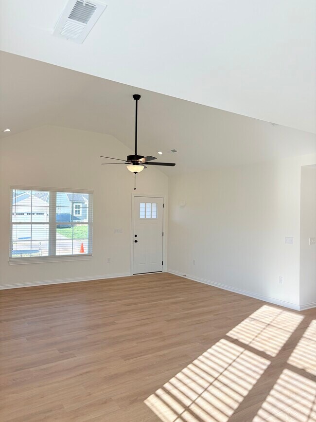 Photo - 1307 Helmsdale Ave