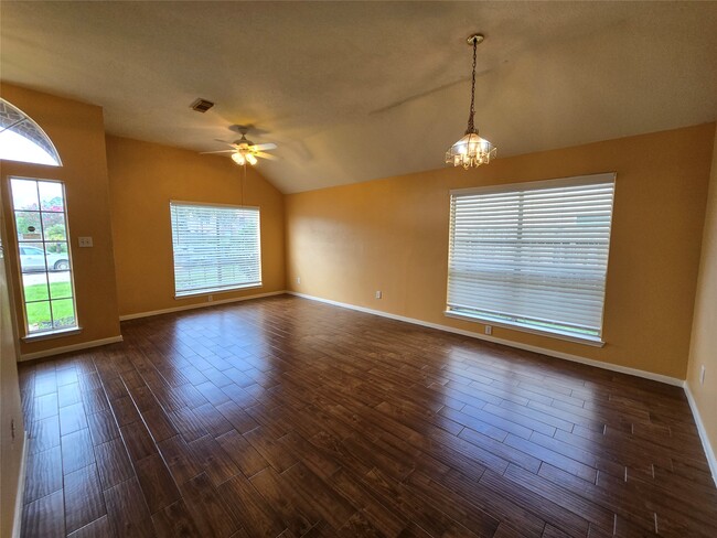 Photo - 8927 Diamond Lake Ln