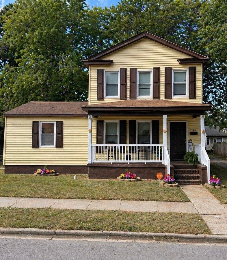 Photo - 1706 Des Moines Ave